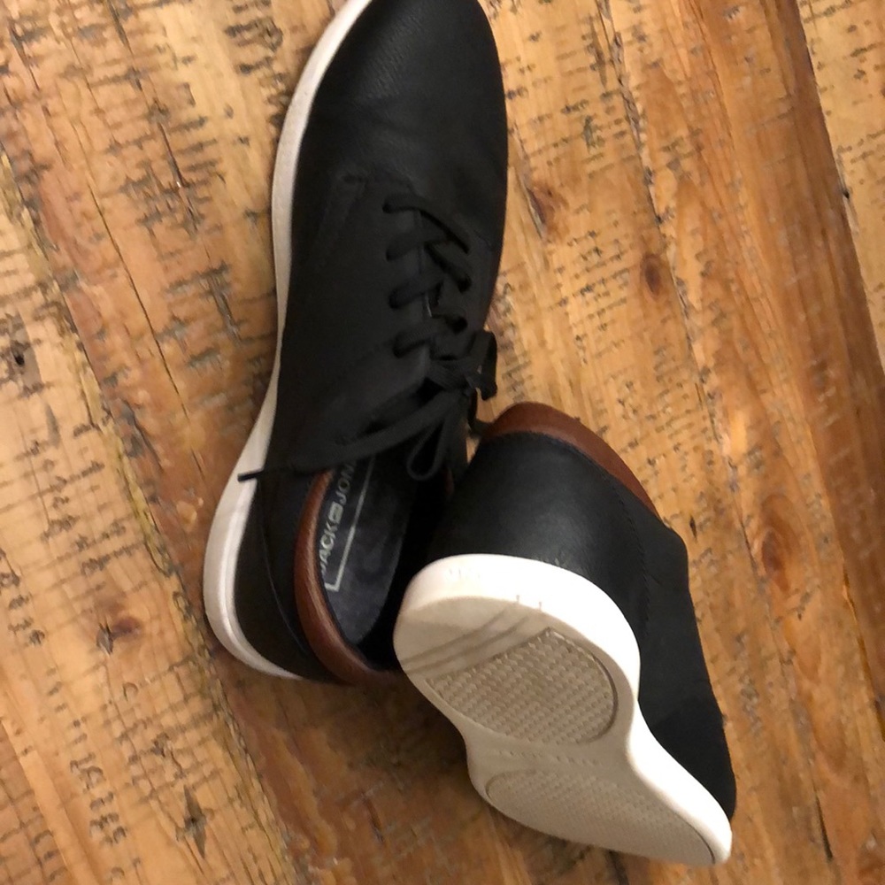 Black causal leather shoes